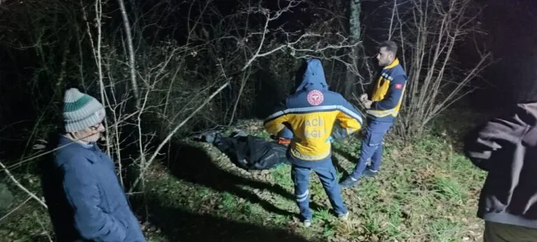 Anız yangınında dumandan etkilenen yaşlı adam hayatını kaybetti.