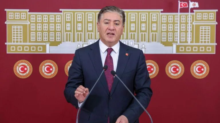 CHP Grup Başkanvekili Murat Emir, en düşük emekli aylığına ilişkin,