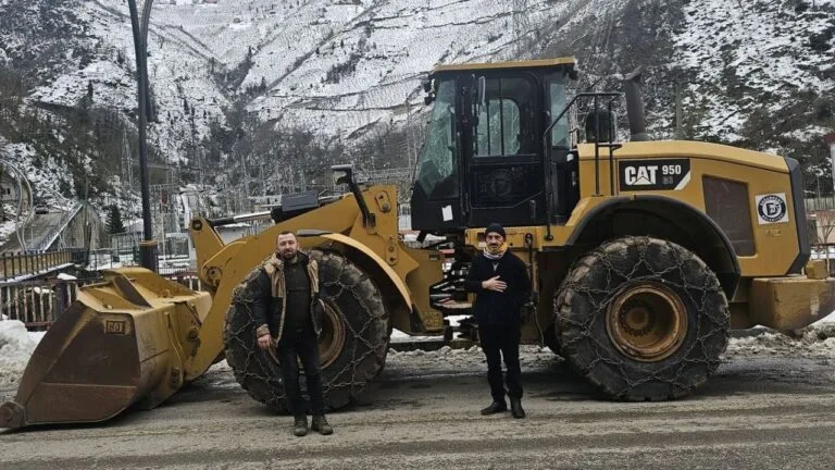 Giresun’da uçuruma yuvarlanan iş makinesinin yeri hemen dolduruldu