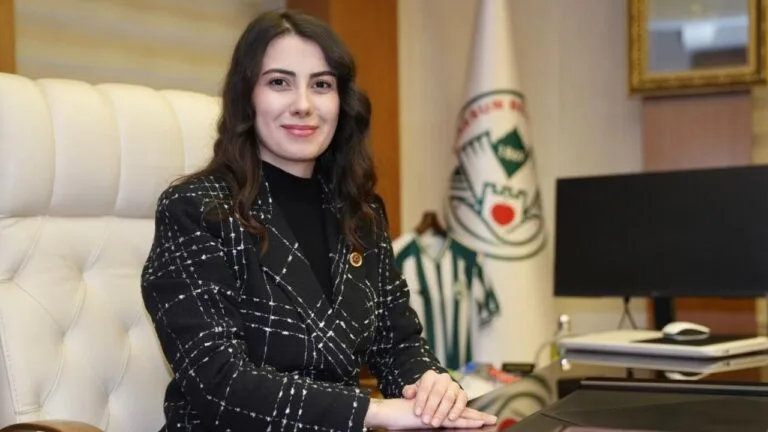 Giresun’da Başkanvekilliği En Genç Meclis Üyesine Devredildi Giresun Belediye Başkanı Fuat Köse, il dışı programı nedeniyle başkanlık