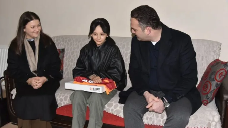 Giresun’da ortaokul öğrencisinin forma isteği yerine getirildi Giresun’da ortaokul öğrencisinin forma isteği yerine getirildi