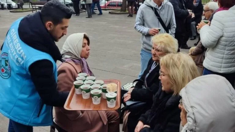 Giresun Belediyesi, acılı günlerde vatandaşların yanında olmaya devam ediyor.