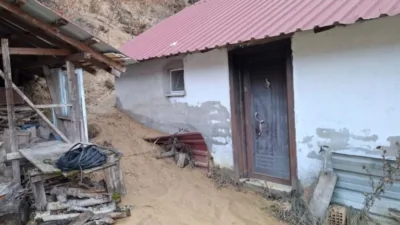 Heyelan nedeniyle 3 ev tahliye edildi