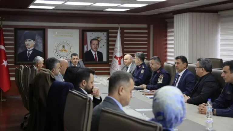 Giresun’da Güvenlik Toplantısı Giresun'da üniversite öğrencilerinin güvenli bir ortamda eğitim alması için toplantı