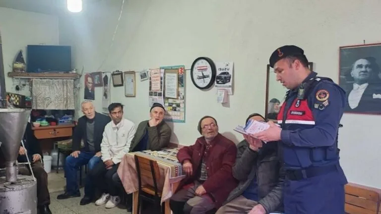 Giresun'da jandarma, doğal afetler hakkında bilgilendirme çalışmaları yürütüyor.
