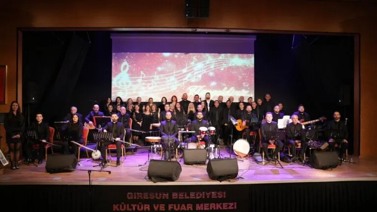 Giresun Belediyesi Konservatuvarı, Belediye Kültür ve Fuar Merkezi'nde düzenlediği Türk