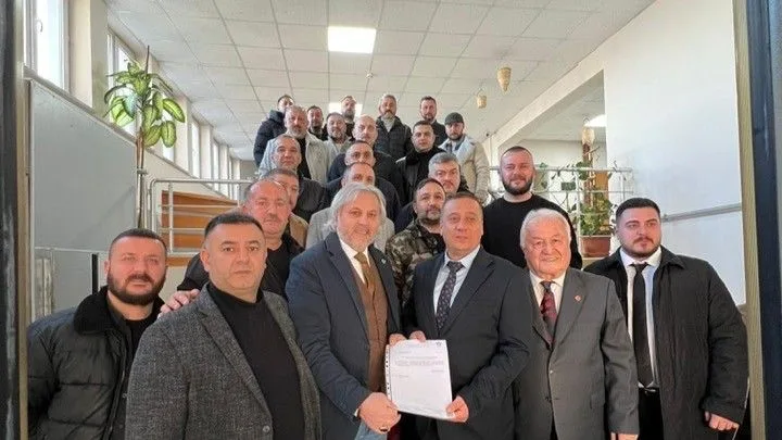 Barış Akar Mazbatasını Aldı Giresun Şoförler ve Otomobilciler Odası'nın yeni başkanı Barış Akar, mazbatasını