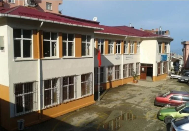 Giresun’da 23 Nisan İlkokulu yıkılacak Giresun'da 23 Nisan İlkokulu yıkılacak