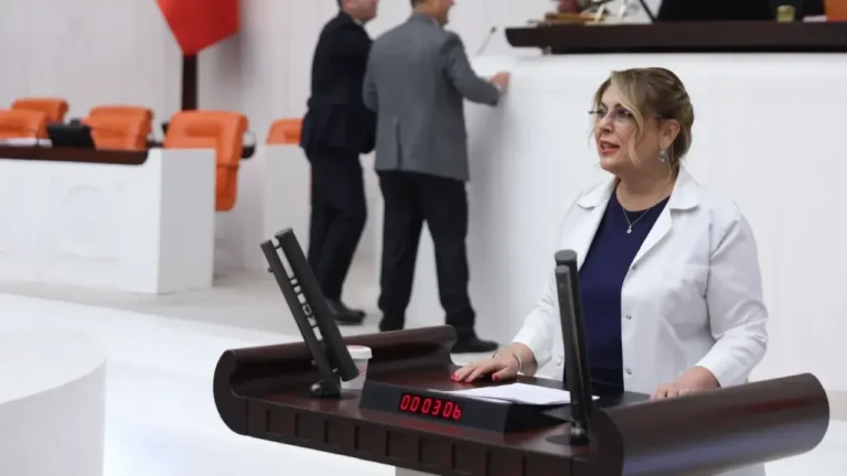 Giresunlu Vekil Gezmiş’ten ‘İlaç Yok Hattı’ Eleştirisi Giresunlu vekil Gezmiş, Sağlık Bakanlığı’nın ‘İlaç Yok Hattı’ uygulamasına sert