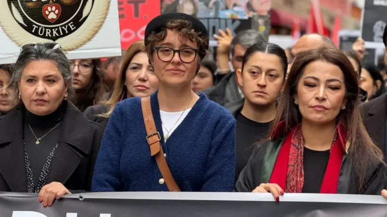 ‘Çocuklar için adalet’ yürüyüşüne Mattia Ahmet Minguzzi’nin annesi Yasemin Minguzzi