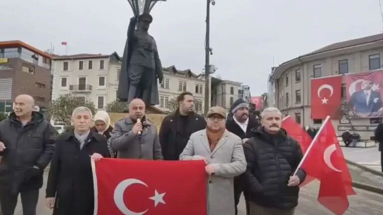 Giresun’da Zafer Partililer Türk bayrağı ve Atatürk’e selam durdu!