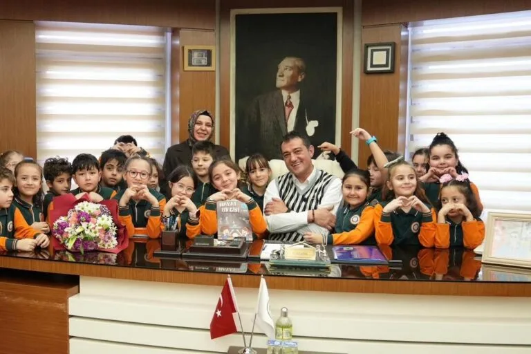 Giresun’da öğrenciler Başkan Köse’yi çizdi