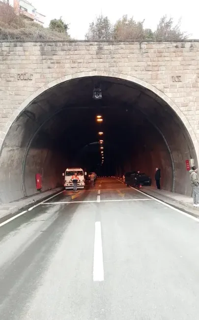 Tünelde beton mikseri ile 3 otomobilin karıştığı zincirleme kazada 3