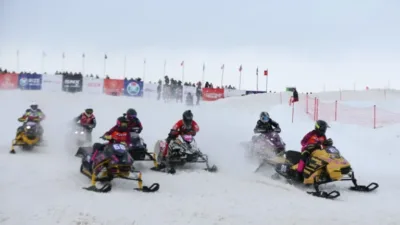 Rize'nin Güneysu ilçesinde düzenlenen Dünya Kar Motosikleti Şampiyonası'nın SNX Türkiye