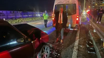 Minibüse arkadan çarpan otomobildeki bir kişi yaraland