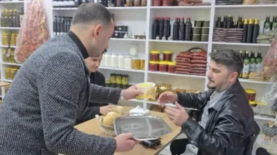Depremzede aile, 6 Şubat depremleri için ücretsiz çorba dağıttı