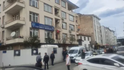Polis merkezinde polisin silahını alarak intihar etti