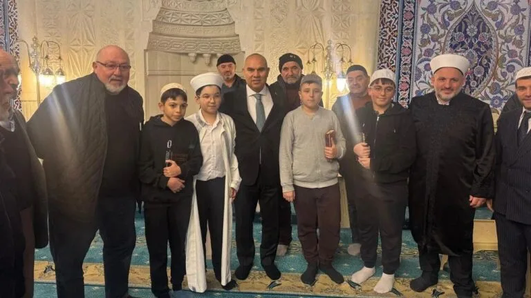 Giresun Valisi Mustafa Koç, hafızlık eğitimi alan öğrencilerle bir araya