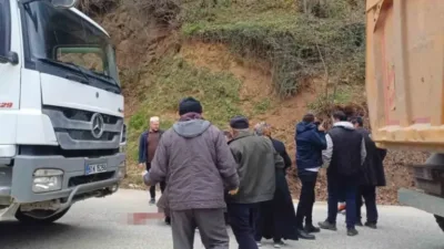 Giresun’un Çanakçı ilçesine bağlı Kuşköy köyünde cenaze nedeniyle kalabalığın olduğu