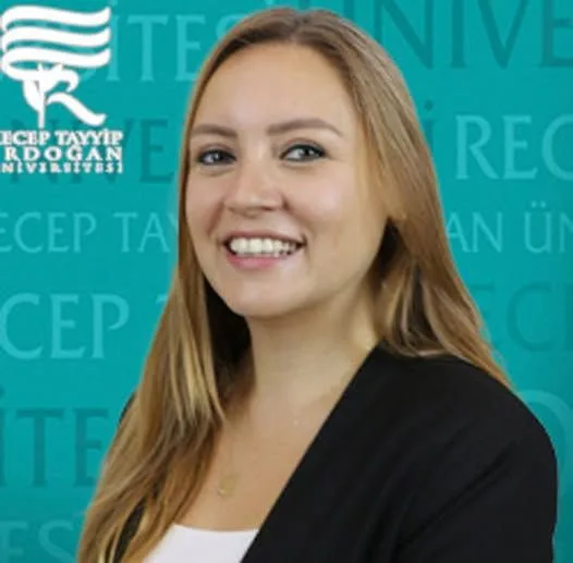 İktisatçı doçent evinin balkonundan düşüp öldü İktisat akademisyeni evinin balkonundan düşüp öldü