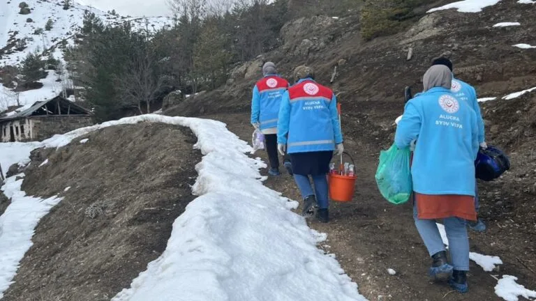 Giresun’un Alucra ilçesinde vefa ekipleri sahada