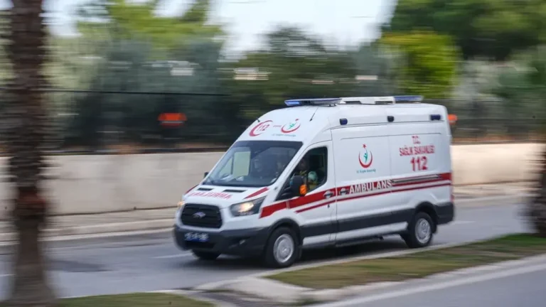 Giresun’da Trafik Kazası! Araçtan Fırlayan Sürücü Hayatını Kaybetti Giresun’un Keşap ilçesinde meydana gelen trafik kazasında 1 kişi hayatını