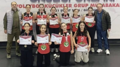 Espiye Atatürk Ortaokulu Küçük Kız Voleybol Takımı, Giresun’da düzenlenen Okul