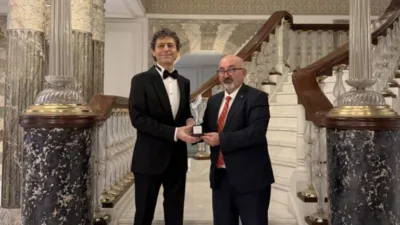 International Peace Prize ödüllü, dünyaca ünlü yazar, Nobel Barış Ödülü