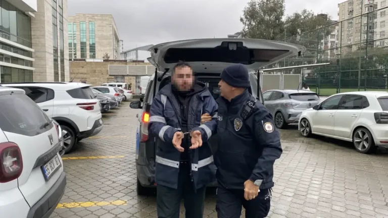 Samsun'un Tekkeköy ilçesinde, aynı gün içinde aynı sokaktaki iki evden