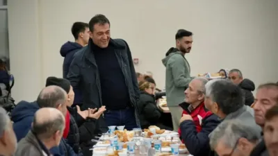 Başkan Köse, orucunu belediyenin kurduğu iftar sofrasında vatandaşlarla birlikte açtı