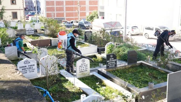 Giresun’da mezarlıklar bayrama hazırlanıyor