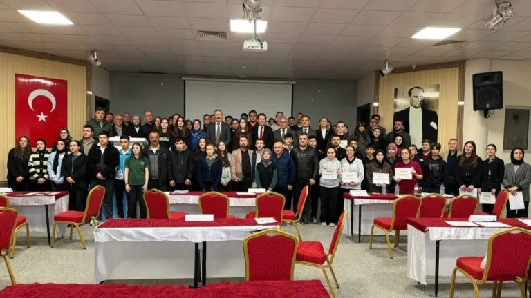 Gençlerin milli marşımızın ruhunu ve Mehmet Akif Ersoy’un fikir dünyasını