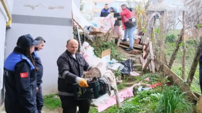 Giresun’da vatandaşların ihbarıyla çöp ev bulundu