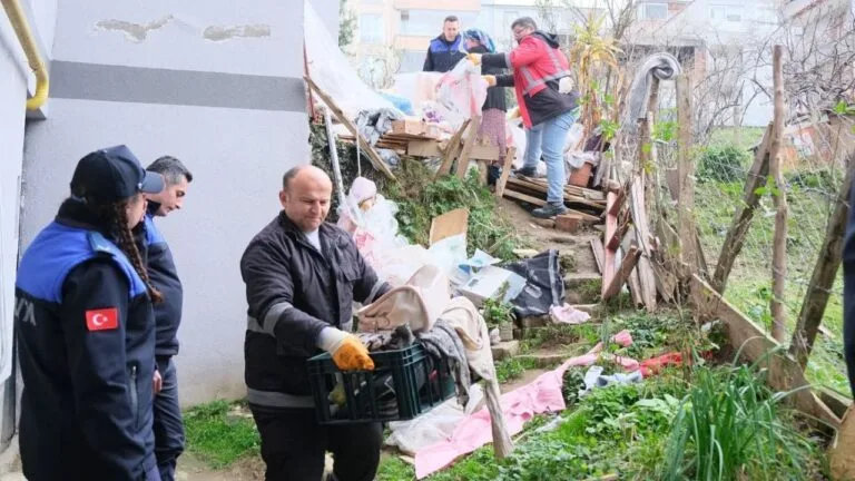 Giresun’da vatandaşların ihbarıyla çöp ev bulundu