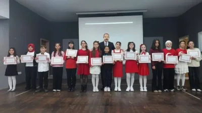 Bulancak’ta ortaokullar arasında “İstiklâl Marşı’nı Güzel Okuma” yarışması düzenlendi.