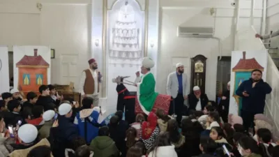 Manisa’nın Şehzadeler ilçesindeki Dilşikar Camii’nde, Ramazan ayının manevi atmosferini çocuklara