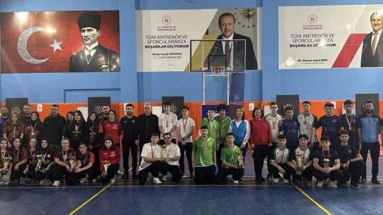 Dart İl Birinciliğinde Espiye Rüzgarı Giresun’da düzenlenen Okul Sporları Dart Gençler (Kız-Erkek) İl Birinciliği müsabakaları,