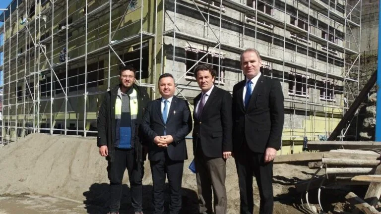 Giresun İl Millî Eğitim Müdürü Tokgöz’den Dereli’ye Çıkarma Giresun İl Millî Eğitim Müdürü Özgür Tokgöz, beraberindeki heyetle birlikte