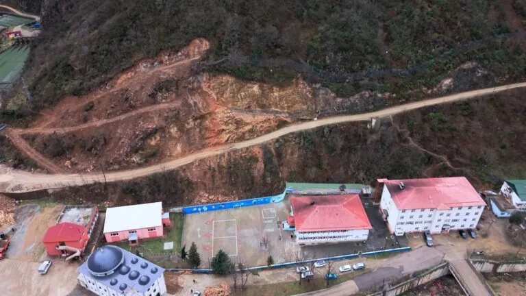 Giresun’da heyelan tehdidi altındaki okulun güvenlik riski ortadan kaldırıldı