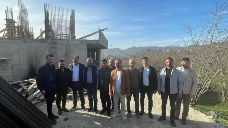 Espiye Belediye Başkanı Erol Karadere, Cibril Mahallesi’nde yapımı hızla devam