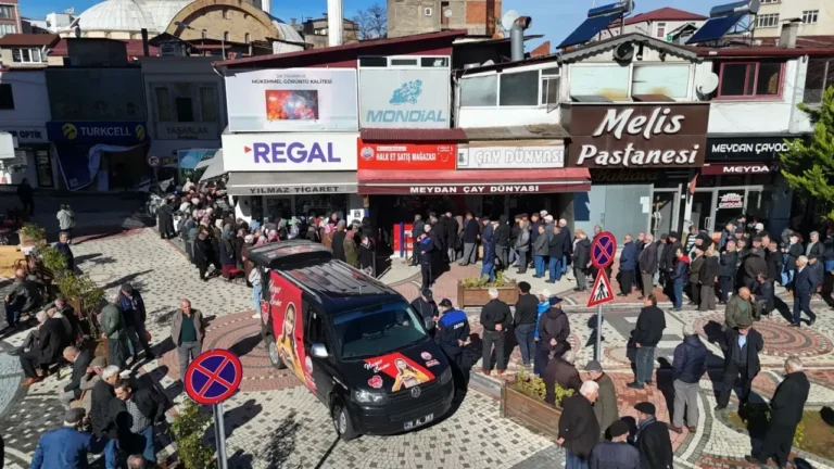 Bulancak Belediyesi'nin ramazan ayı boyunca et satış mağazasında satışa çıkardığı