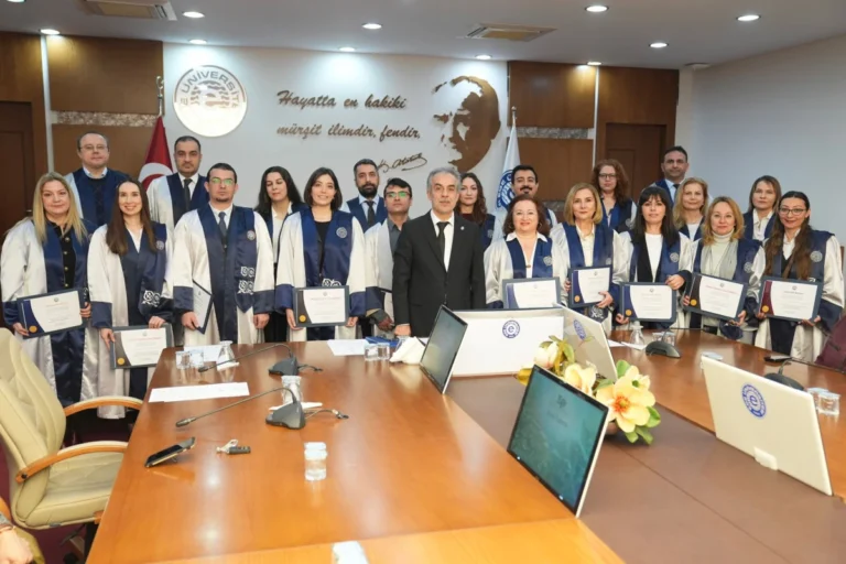 Ege Üniversitesi (EÜ) Senato Toplantısında, akademik yükselme unvanı almaya hak