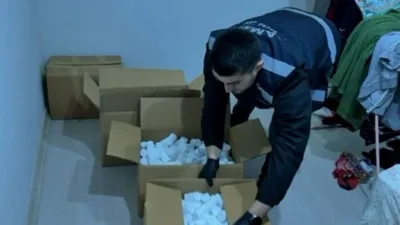 Anne ve oğlunun yaşadığı evde 230 bin sentetik hap ele