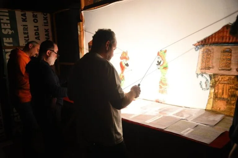 Giresun’da bir ramazan geleneği: Hacivat-Karagöz “Bir Başkadır Giresun’umuzda Ramazan” etkinlikleri kapsamında Hacivat-Karagöz gösterisi ve yüz