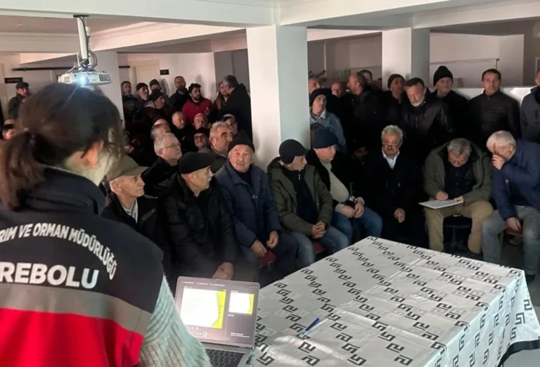 Giresun’da üreticilere “B-Reçete” ve Bitki Koruma Eğitimi Giresun İl Tarım ve Orman Müdürlüğü koordinesinde, il genelinde üreticilere