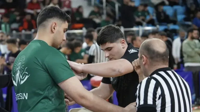 Gümüşhane’de Okul Sporları Bilek Güreşi Gençler (B) Grup Müsabakaları'nda ilimizi