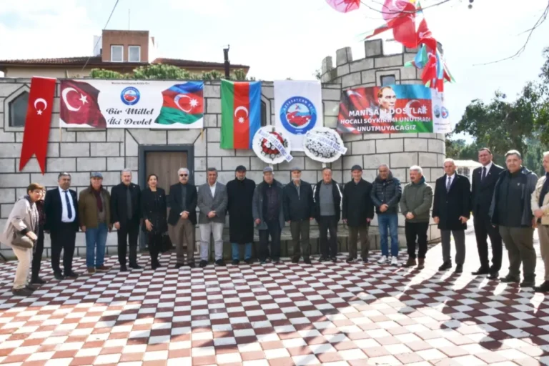 Manisa’da Hocalı katliamının 34. yılında hayatını kaybedenler anıldı.