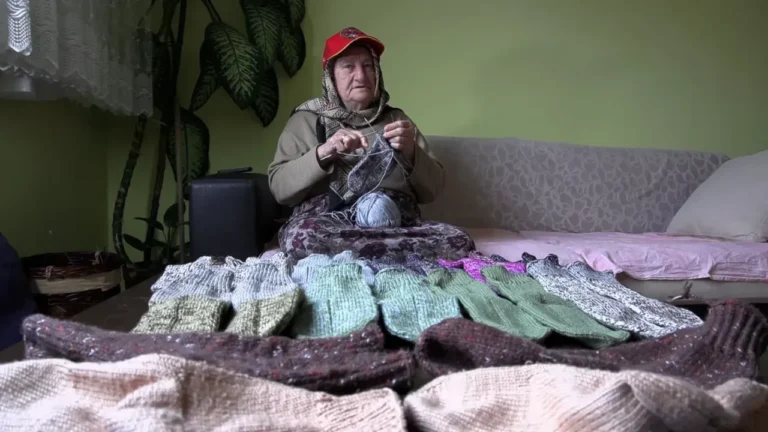 TSK'dan 85 yaşındaki 'Hamide anne'ye vefa plaketi