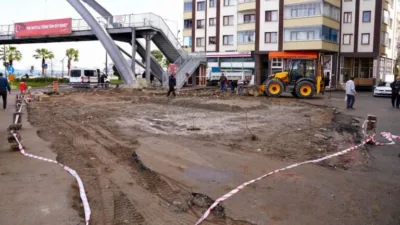Giresun Belediye Başkanı Fuat Köse, Çıtlakkale Mahallesi'nde yapımı süren meydan