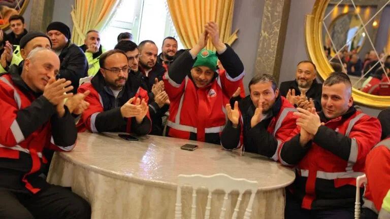 Giresun’un Bulancak Belediyesindeki işçilere rekor zam Giresun'un Bulancak Belediyesindeki işçilere rekor zam